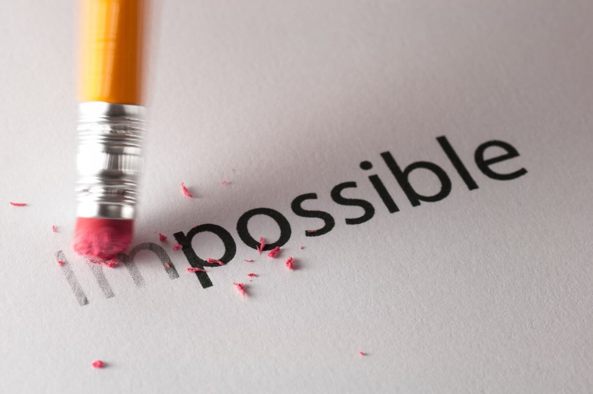 Potloodgum wist het woord ‘im’ uit ‘impossible’, waardoor ‘possible’ overblijft.